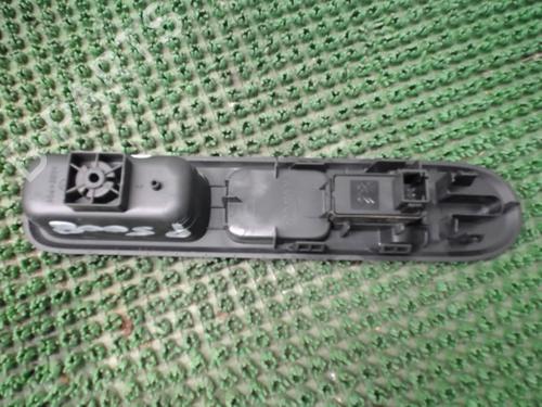Used Right front window switch Right front window switch PEUGEOT 5008 (0U_, 0E_) 2.0 HDi 150 / BlueHDi 150 (150 hp) 22082228 22082228