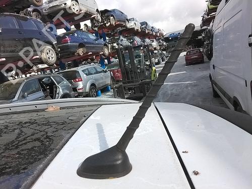 Used Antenna/Base Antenna/Base KIA SPORTAGE III (SL) 1.7 CRDi (116 hp) 35781056 35781056