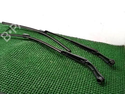 Used Front windshield wiper arm PEUGEOT RCZ 2.0 HDi (163 hp) 22089208
