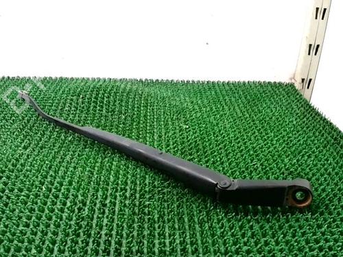Used Front windshield wiper arm TOYOTA YARIS (_P9_) 1.4 D-4D (NLP90_, NLP90R) (90 hp) 30500083