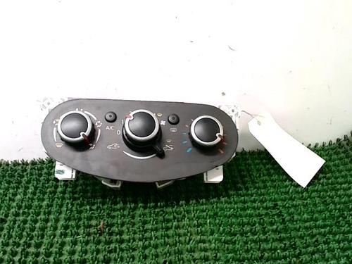 Airco bedieningspaneel RENAULT TWINGO III (BCM_, BCA_) 1.0 SCe 70 (BCMB) (69 hp) 28152648