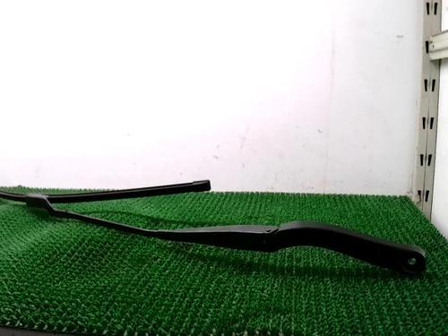 front-windshield-wiper-arm-renault-trafic-iii-van-fg_-2014-29962457 main image
