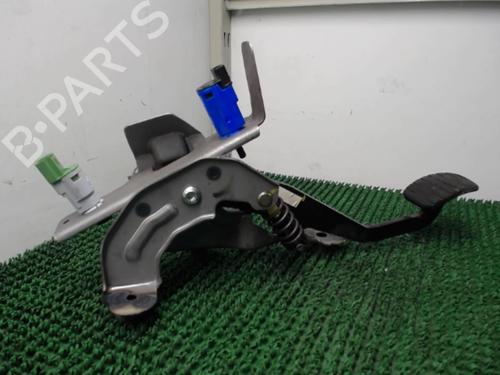 Clutch pedal RENAULT CLIO IV (BH_) 1.5 dCi 75 | BP25262131I13
