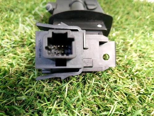 switch-renault-megane-iii-hatchback-bz01_-b3_-2008-36442829 main image