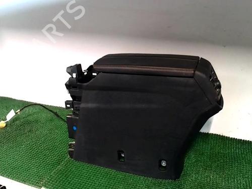 Used Armrest / Center console PEUGEOT 3008 II SUV (MC_, MR_, MJ_, M4_) 1.6 BlueHDi 120 (120 hp) 22438421