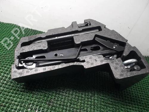 Used Jack Kit OPEL CORSA D (S07) 1.0 (L08, L68) (65 hp) 22087566