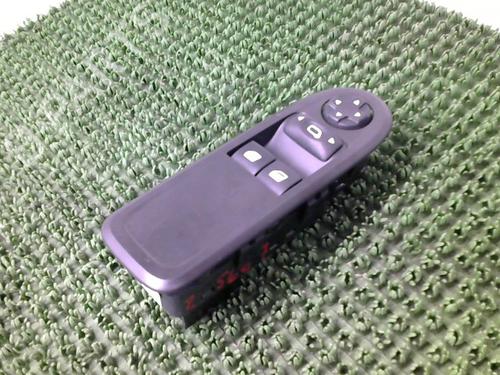 Used Left front window switch Left front window switch CITROËN C3 II (SC_) 1.2 VTi 82 (82 hp) 31700494 31700494