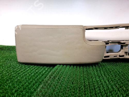Used Armrest / Center console Armrest / Center console 37495972 37495972