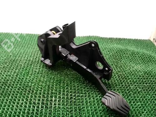 Used Break pedal RENAULT CLIO V (B7_) 1.0 SCe 65 (B7MG) (67 hp) 26296226