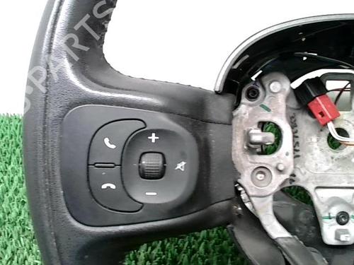 steering-wheel-fiat-500l-351_-352_-2012-27809121 main image
