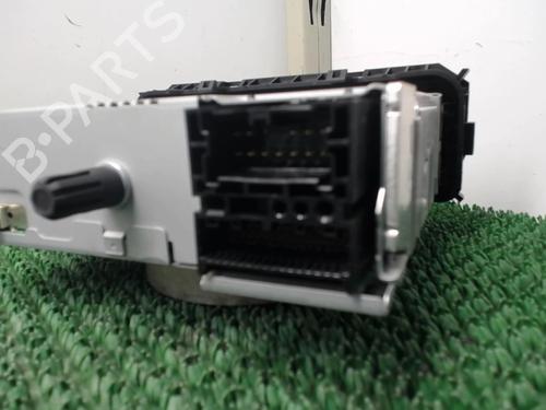 Used Radio Radio RENAULT TWINGO II (CN0_) 1.2 16V (CN04, CN0B) (75 hp) 22081956 22081956