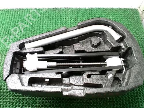 Used Jack Kit Jack Kit VW POLO V (6R1, 6C1) 1.4 TDI (75 hp) 28840942 28840942
