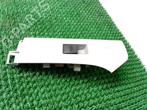Used Right front window switch TOYOTA YARIS (_P9_) 1.4 D-4D (NLP90_, NLP90R) (90 hp) 30628906