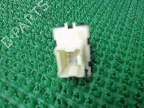 Used Right front window switch Right front window switch RENAULT CLIO IV (BH_) 1.5 dCi 75 (75 hp) 22080590 22080590