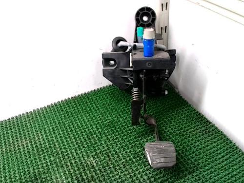 Used Clutch pedal RENAULT TRAFIC III Van (FG_) 2.0 dCi 120 (FGMN) (120 hp) 29962454