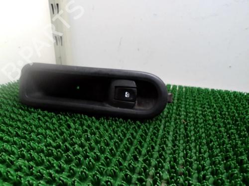 Used Right front window switch RENAULT CLIO III (BR0/1, CR0/1) 1.5 dCi (BR17, CR17) (86 hp) 22083845