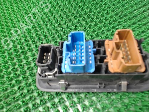 Used Switch Switch RENAULT CLIO III (BR0/1, CR0/1) 1.6 16V (BR05, BR0B, BR0Y, BR15, BR1J, BR1M, BR1Y, CR0B,... (112 hp) 22082721 22082721