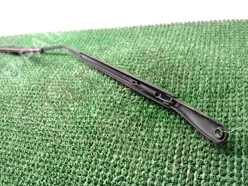 Used Front windshield wiper arm RENAULT MEGANE III Grandtour (KZ0/1) 1.5 dCi (KZ09, KZ0D, KZ1G, KZ29, KZ14, KZ1W, KZ10, KZ1F,... (110 hp) 24939458