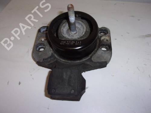 Used Engine mount Engine mount RENAULT MASTER II Van (FD) 2.5 dCi 100 (FD0U, FD0V, FD3U, FD3V, FD8U, FD8V) (99 hp) 22075627 22075627