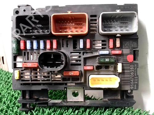Used Fuse box Fuse box PEUGEOT 308 I (4A_, 4C_) 1.6 HDi (109 hp) 24499058 24499058
