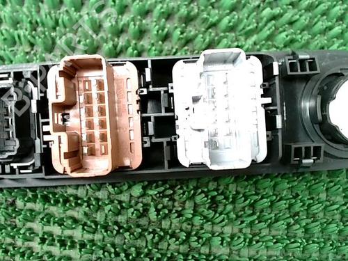 Interrupteur de vitre avant gauche RENAULT MEGANE III Hatchback (BZ0/1_, B3_) 1.5 dCi (BZ09, BZ0D, BZ1W, BZ29, BZ14) | BP29986464I27 