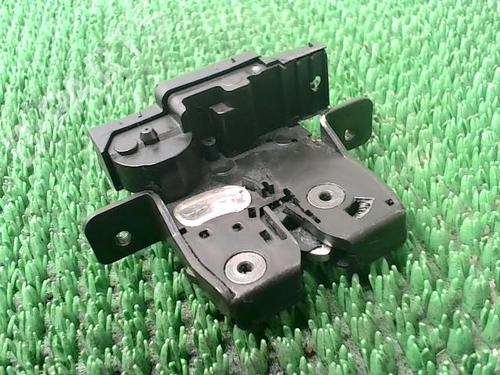 tailgate-lock-renault-twingo-ii-cn0_-2007-30052463 main image