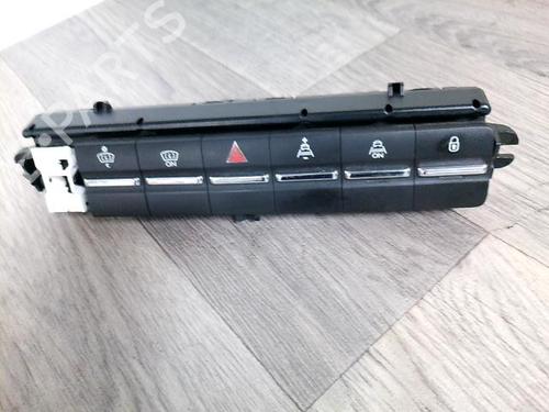 Used Warning switch Warning switch PEUGEOT 5008 (0U_, 0E_) 2.0 HDi 150 / BlueHDi 150 (150 hp) 31171973 31171973