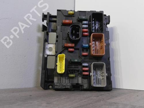 Used Fuse box PEUGEOT 307 (3A/C) 1.6 HDi (90 hp) 32092175
