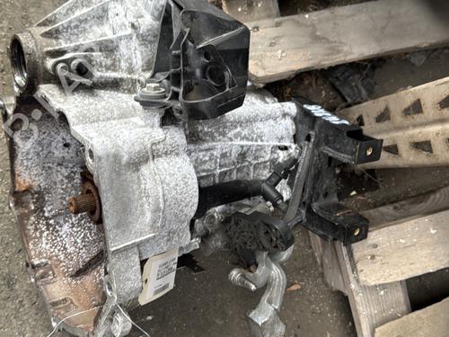 Used Gearbox Gearbox VW POLO V (6R1, 6C1) 1.0 (75 hp) 32415583 32415583