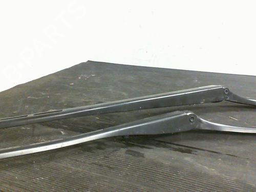 Used Front windshield wiper arm BMW 3 (E90) 325 d (197 hp) 21857286