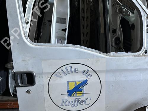 Used Right front door RENAULT MASTER II Van (FD) 2.5 dCi (101 hp) 20879001