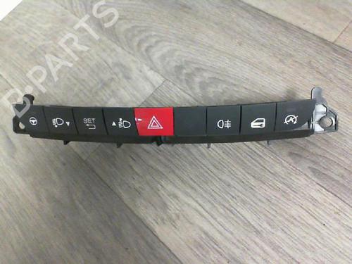 Used Warning switch Warning switch FIAT 500L (351_, 352_) 1.3 D Multijet (199.LYM11, 199.LYM1A) (95 hp) 30539066 30539066