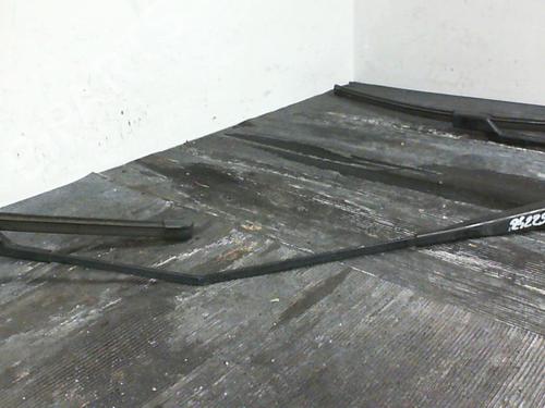 Used Front windshield wiper arm PEUGEOT 2008 I (CU_) 1.2 THP 110 / PureTech 110 (110 hp) 24351194