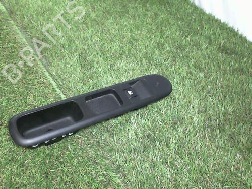 Used Right front window switch Right front window switch PEUGEOT 3008 I MPV (0U_) 1.6 HDi (112 hp) 20878742 20878742