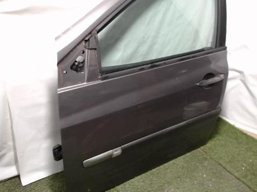 Used Left front door RENAULT CLIO III Grandtour (KR0/1_) 1.2 16V (KR0P) (101 hp) 22358453