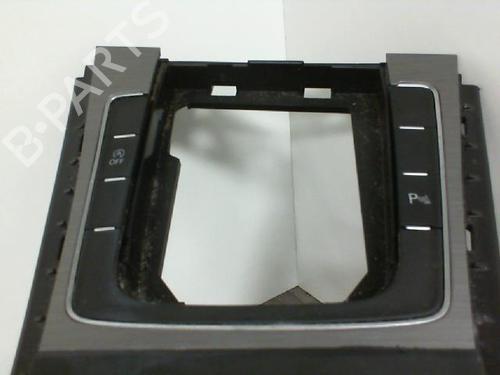 Used Middle console Middle console VW GOLF VII (5G1, BQ1, BE1, BE2) 1.6 TDI (105 hp) 30528982 30528982