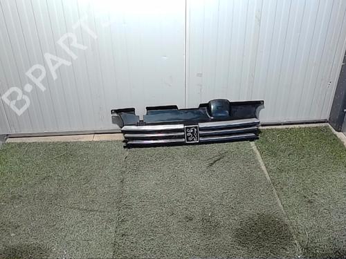 Used Grille PEUGEOT 405 II (4B) 1.8 (101 hp) 27368157
