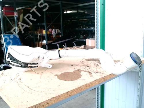Used Windscreen washer tank Windscreen washer tank PEUGEOT 208 I (CA_, CC_) 1.6 BlueHDi 100 (100 hp) 21857608 21857608