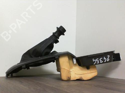 Used Middle console Middle console KIA RIO II (JB) 1.5 CRDi (110 hp) 30557177 30557177