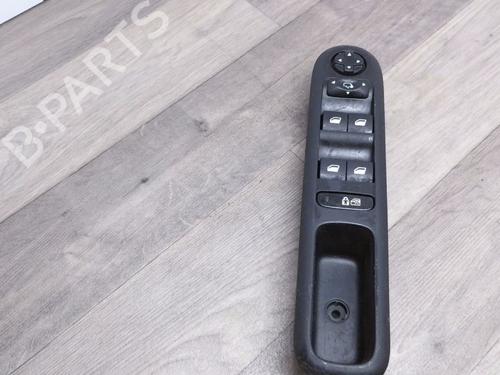 Used Left front window switch Left front window switch PEUGEOT 5008 (0U_, 0E_) 2.0 HDi 150 / BlueHDi 150 (150 hp) 31050710 31050710