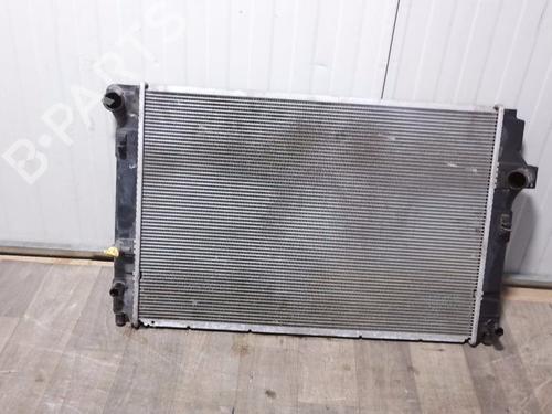 Used Water radiator Water radiator TOYOTA YARIS (_P13_) 1.5 Hybrid (NHP130_, NHP130) (101 hp) 33946393 33946393