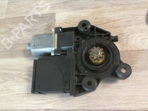 Motor elevalunas trasero derecho RENAULT GRAND SCÉNIC III (JZ0/1_) 1.5 dCi (JZ09, JZ0D, JZ10, JZ14, JZ1G, JZ29, JZ2C) (110 hp) 30097103
