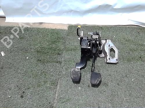 Used Pedal PEUGEOT 2008 I (CU_) 1.2 THP 110 / PureTech 110 (110 hp) 23868398