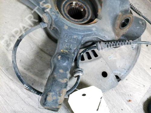 Used Left front steering knuckle Left front steering knuckle RENAULT CLIO V (B7_) 1.5 Blue dCi 85 (B7AG) (86 hp) 36379579 36379579
