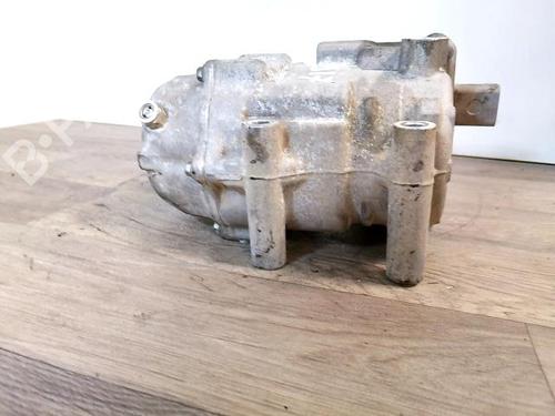 Used AC compressor AC compressor TOYOTA YARIS (_P13_) 1.5 Hybrid (NHP130_, NHP130) (101 hp) 33969886 33969886