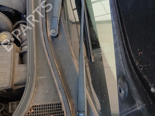 Used Front windshield wiper arm Front windshield wiper arm 37250636 37250636