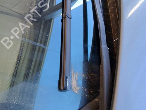 Used Front windshield wiper arm Front windshield wiper arm 37190485 37190485