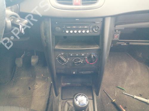 Tableau de bord PEUGEOT 207 (WA_, WC_) 1.4 HDi (68 hp) 28041341