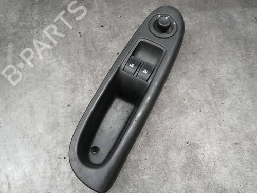 Pulsantiera anteriore sinistra RENAULT CLIO II (BB_, CB_) 1.5 dCi (B/CB07) (65 hp) 30679995