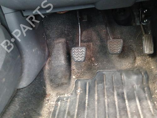 Pédale d'embrayage PEUGEOT 107 (PM_, PN_) 1.0 (68 hp) 30933345